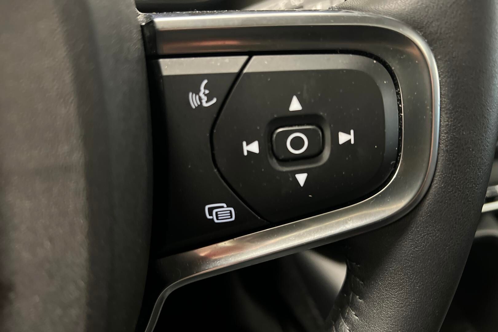 Volvo XC40 iso kuva 17