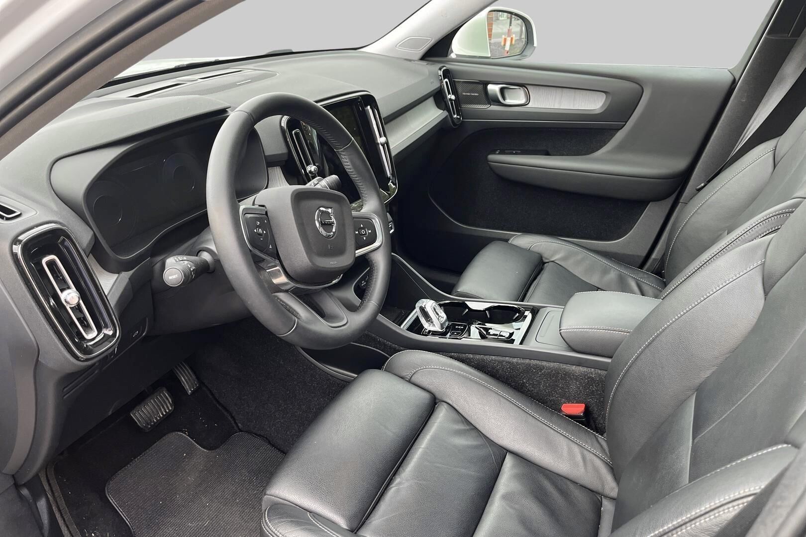 Volvo XC40 iso kuva 1