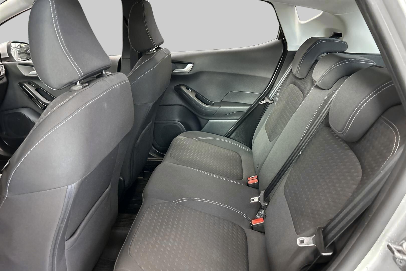 Ford Fiesta iso kuva 10