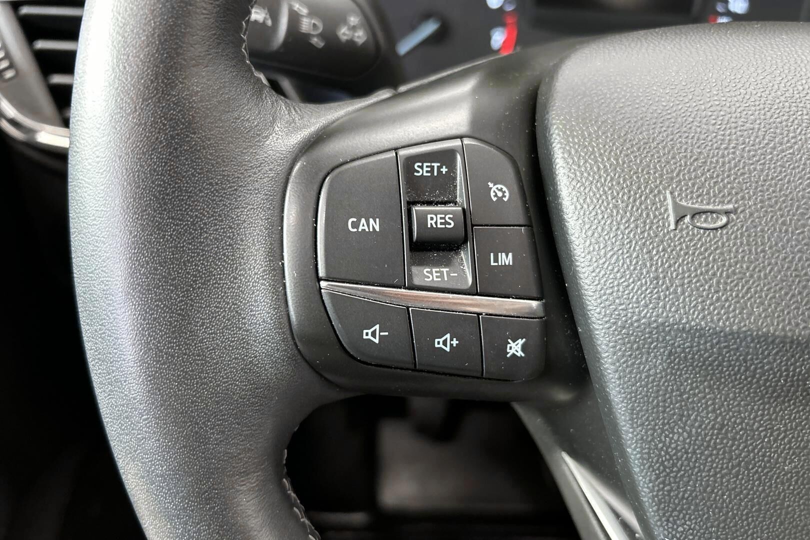 Ford Fiesta iso kuva 24