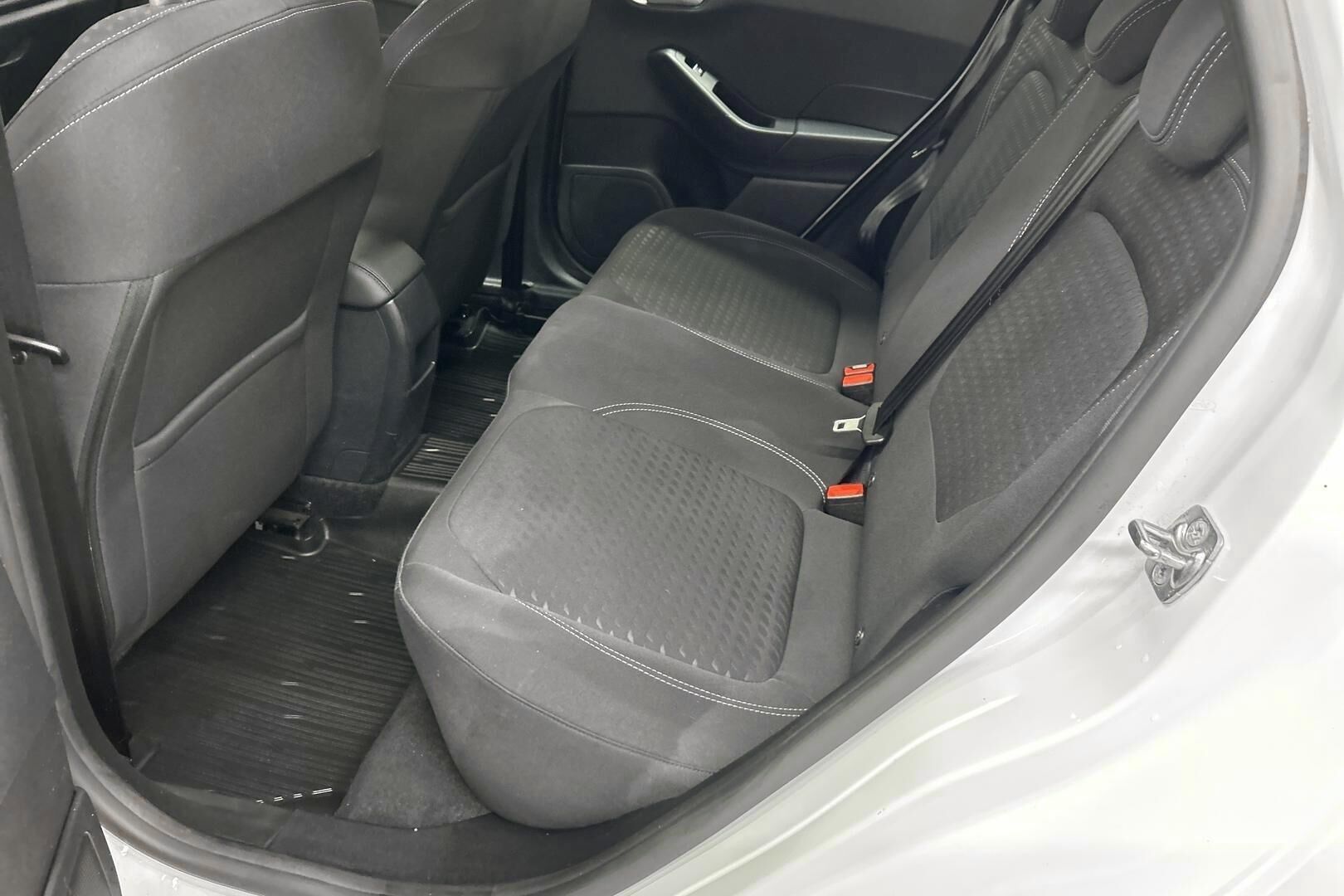 Ford Fiesta iso kuva 10