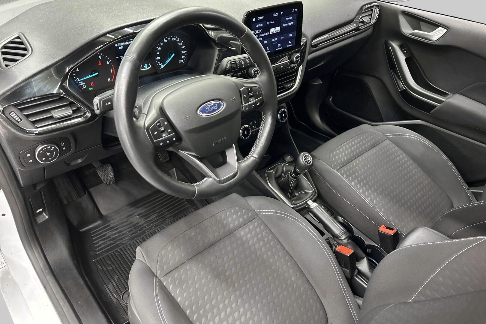 Ford Fiesta iso kuva 9