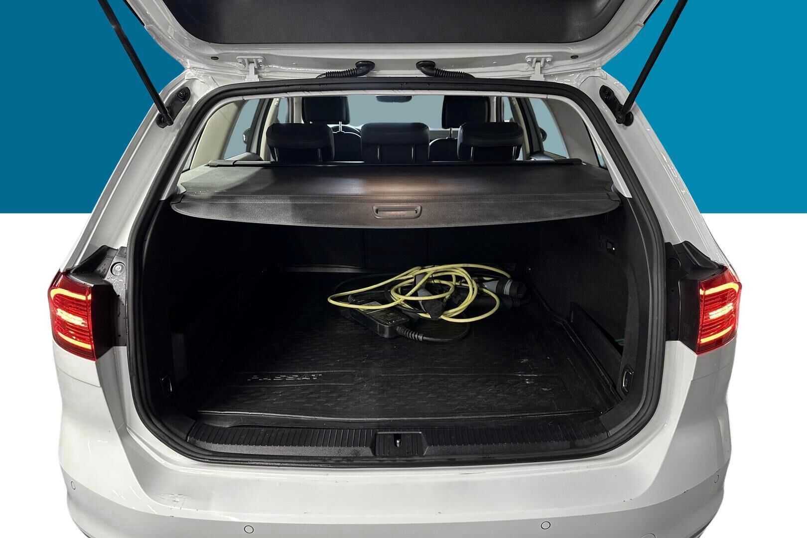 Volkswagen Passat iso kuva 12
