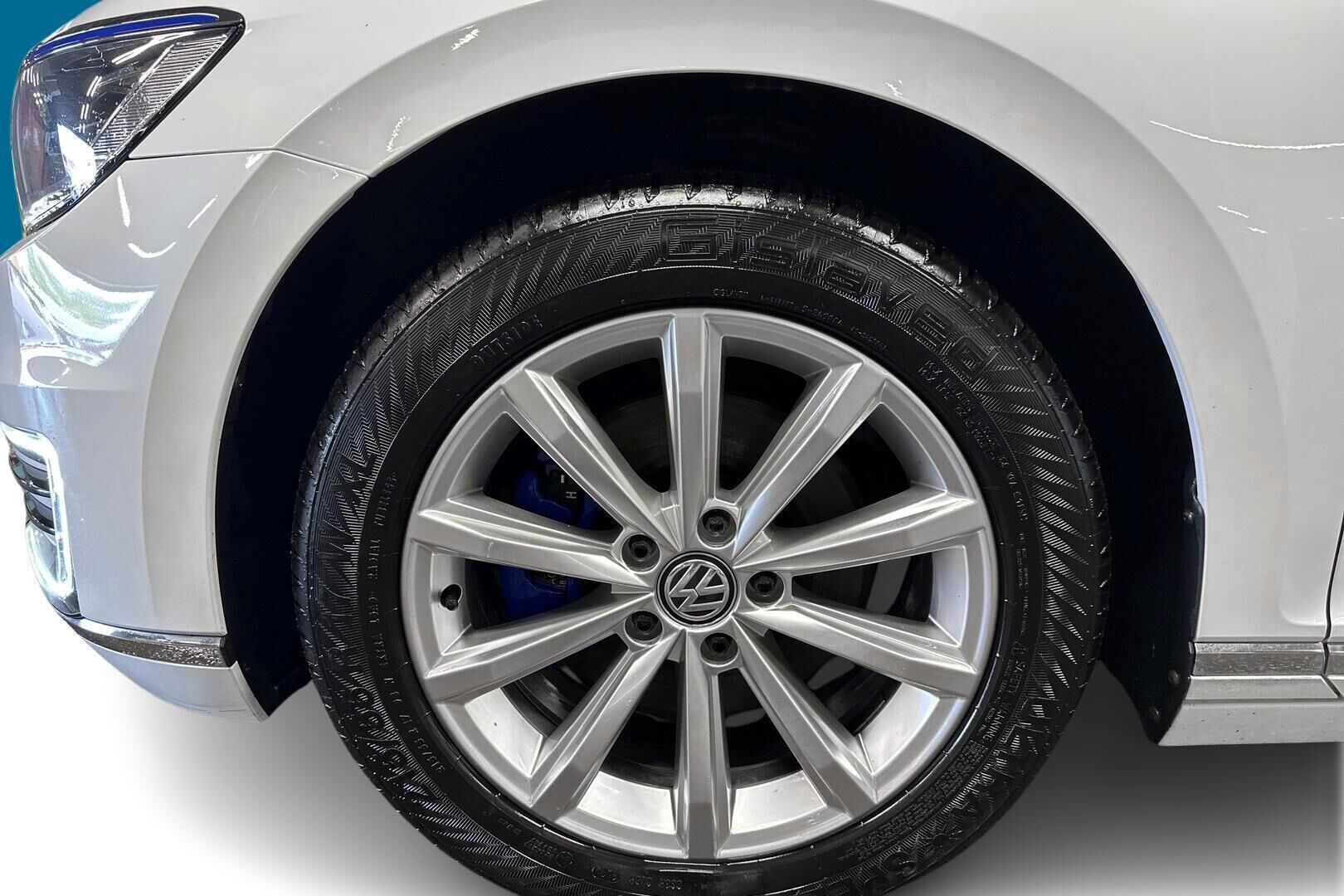 Volkswagen Passat iso kuva 13