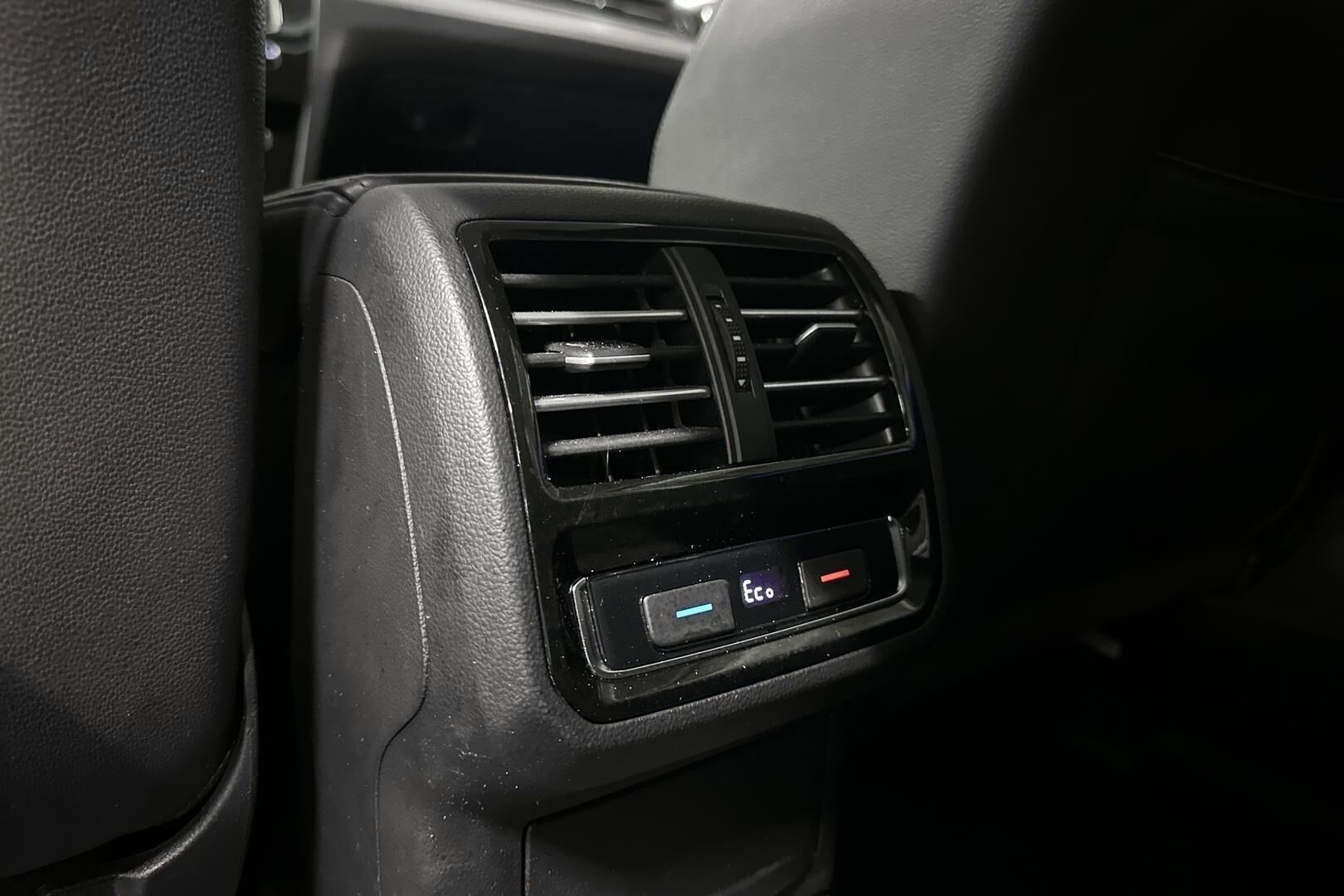 Volkswagen Passat iso kuva 15