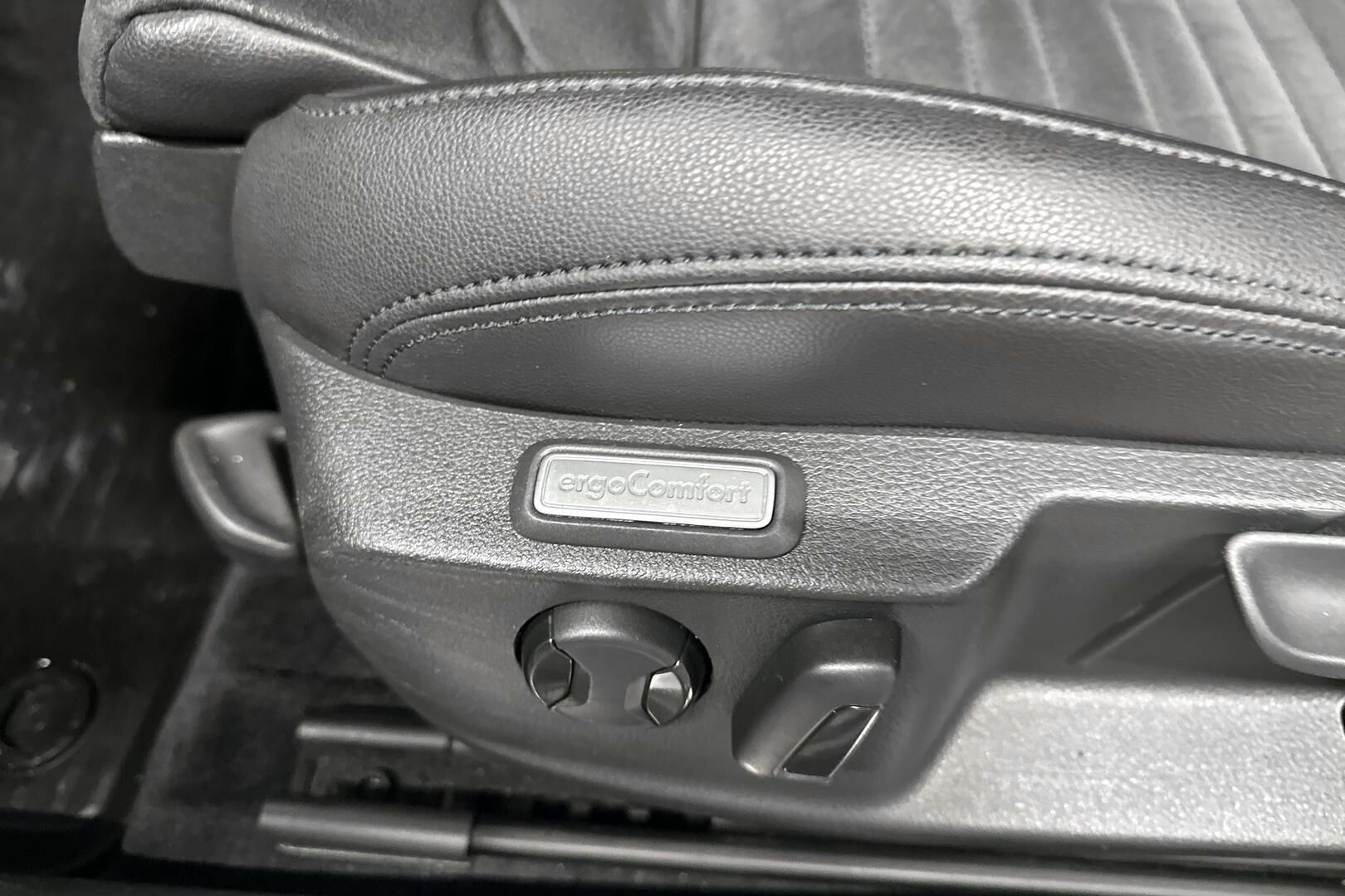 Volkswagen Passat iso kuva 18