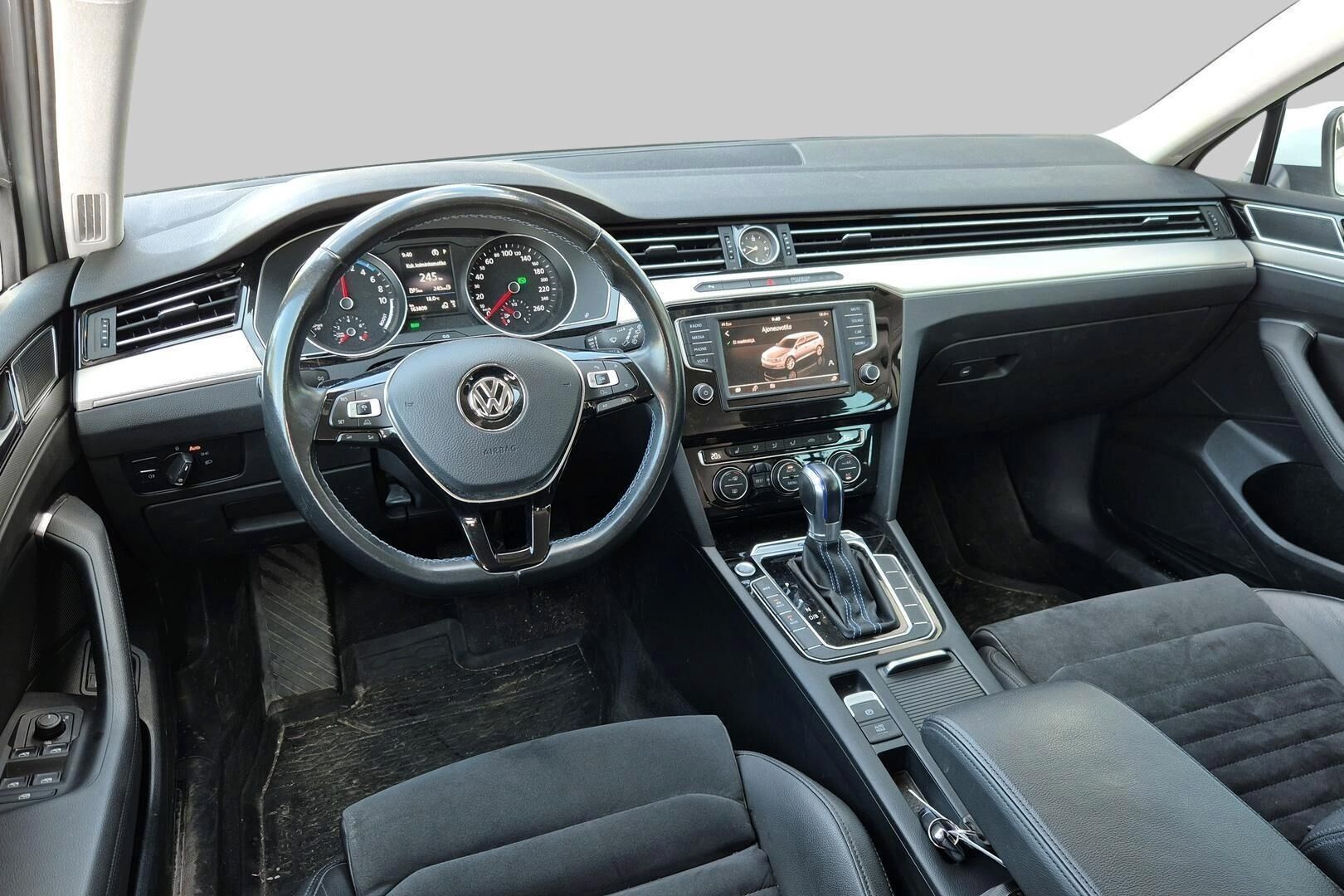Volkswagen Passat iso kuva 2