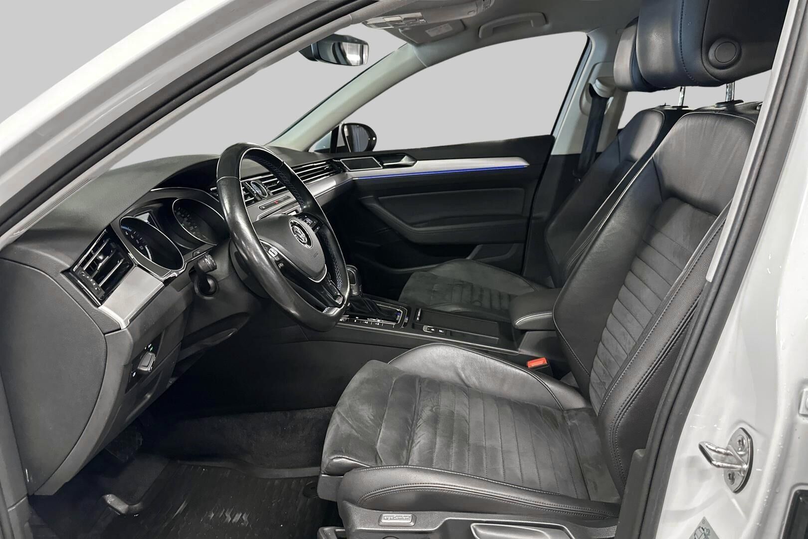 Volkswagen Passat iso kuva 9