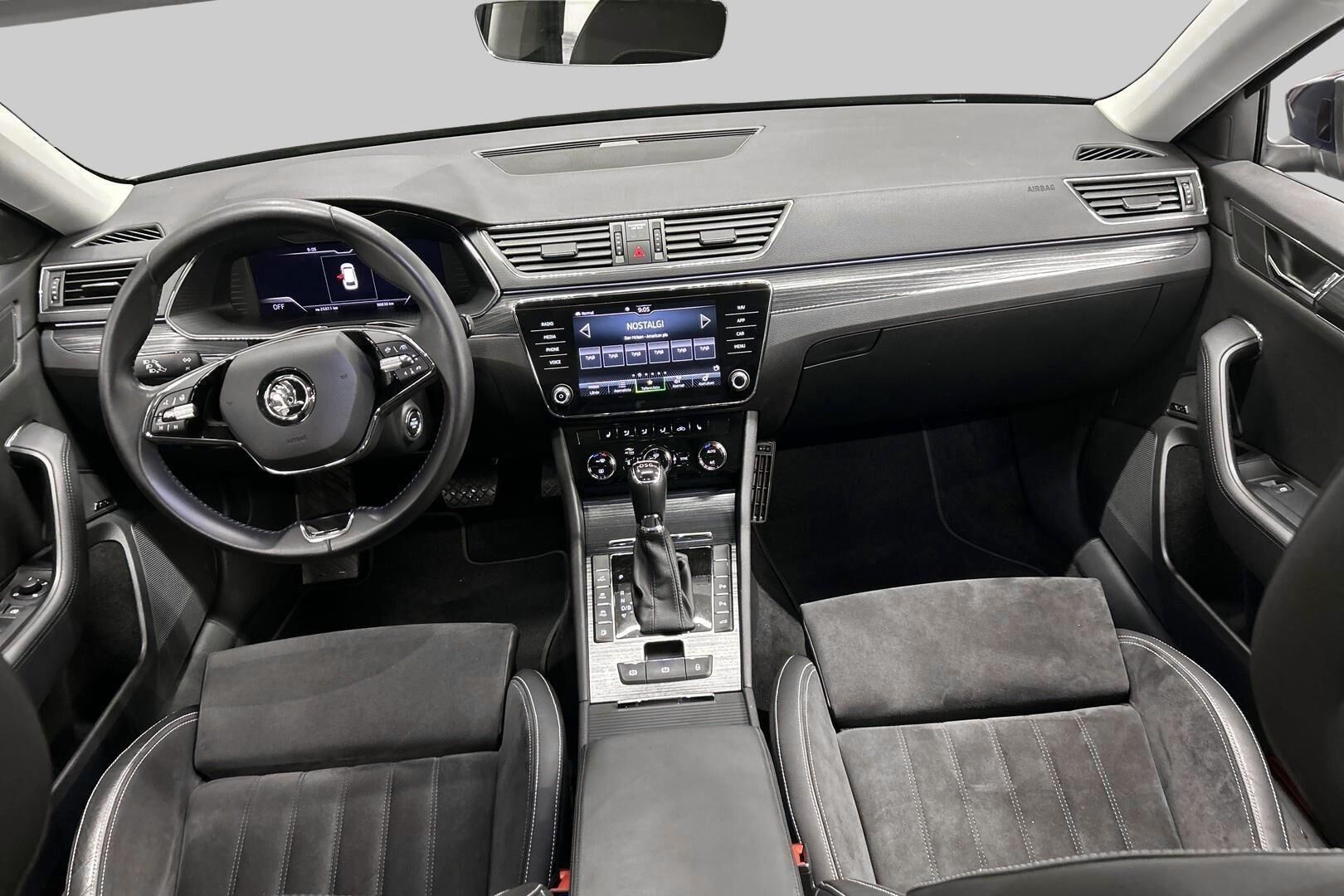 Skoda Superb iso kuva 11