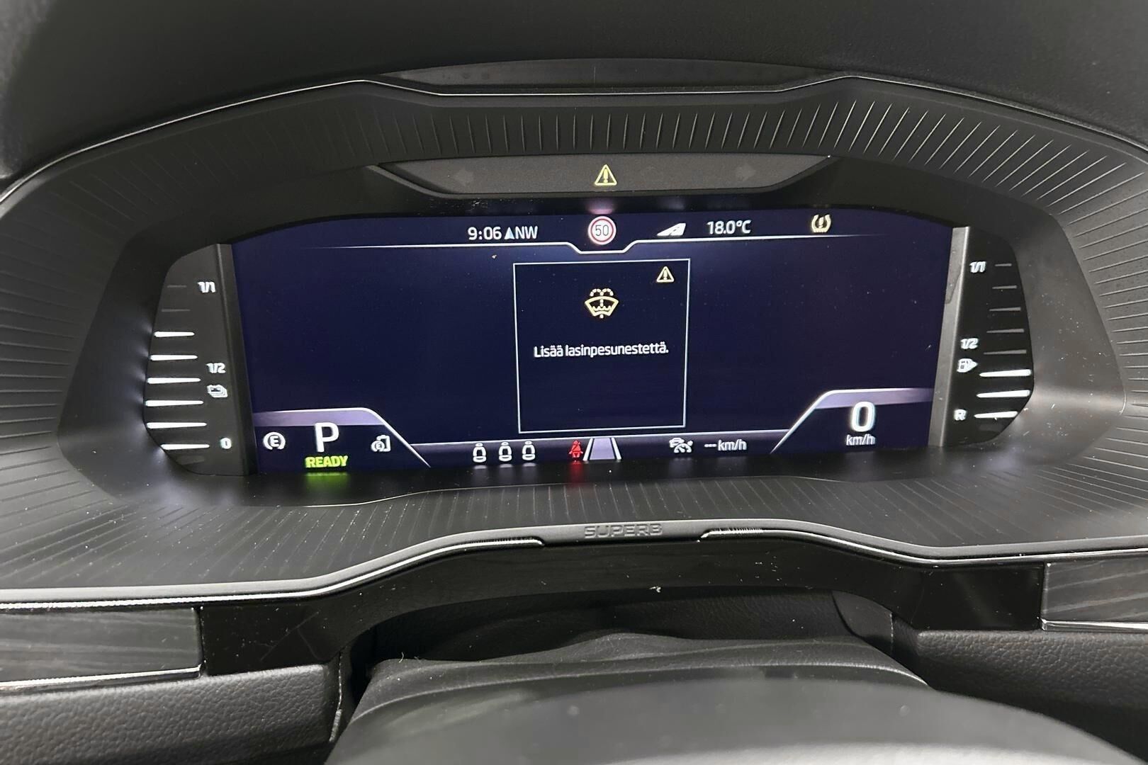 Skoda Superb iso kuva 14