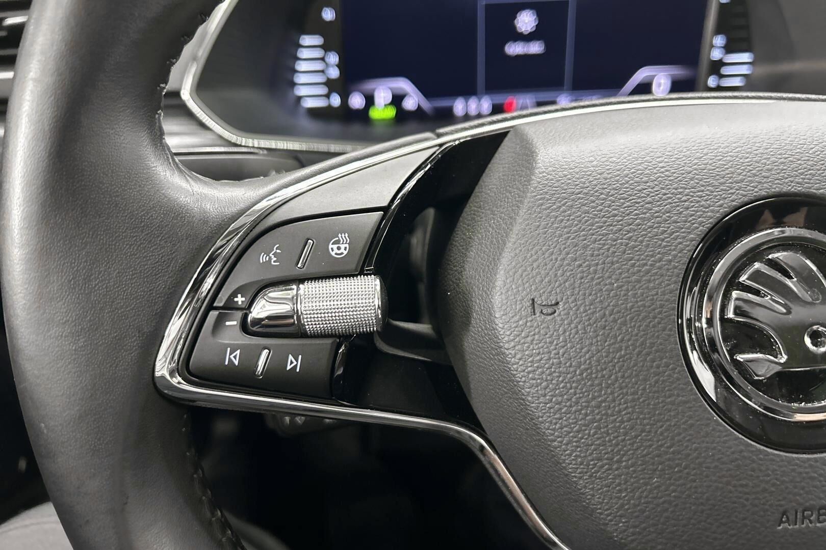 Skoda Superb iso kuva 15