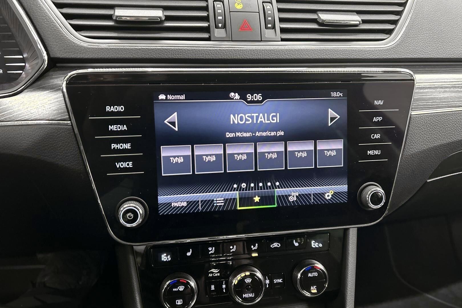 Skoda Superb iso kuva 17
