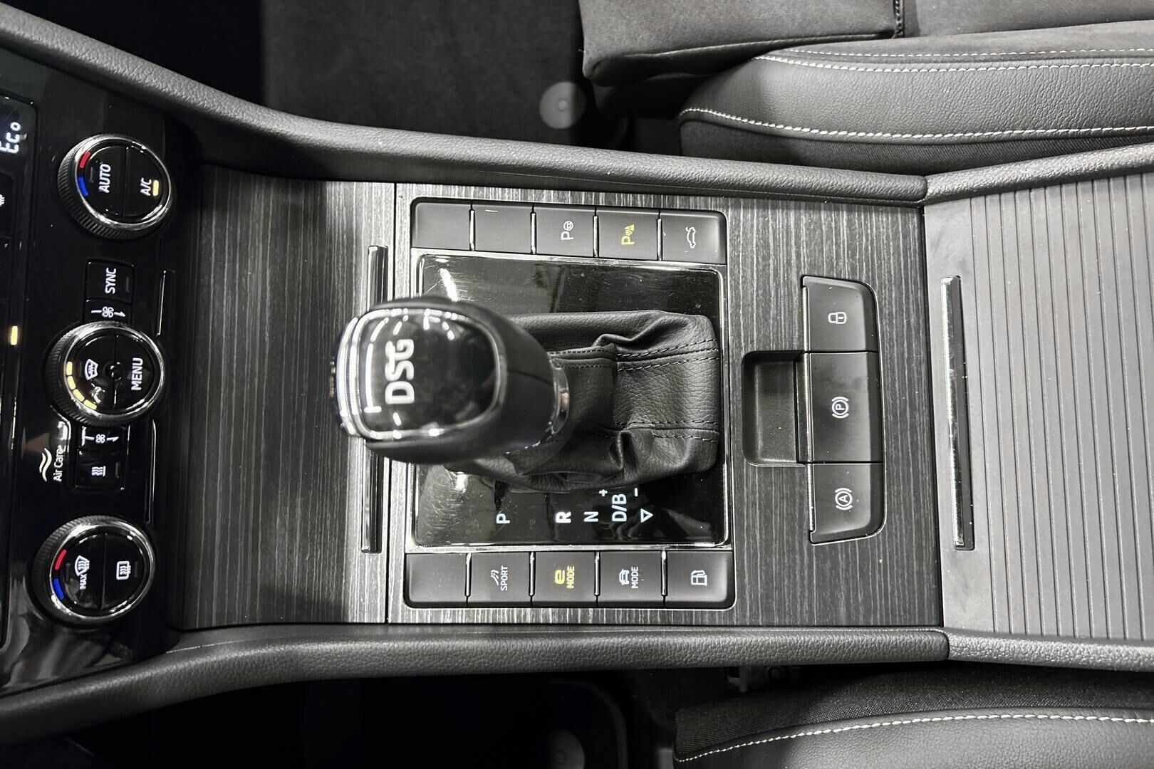 Skoda Superb iso kuva 19