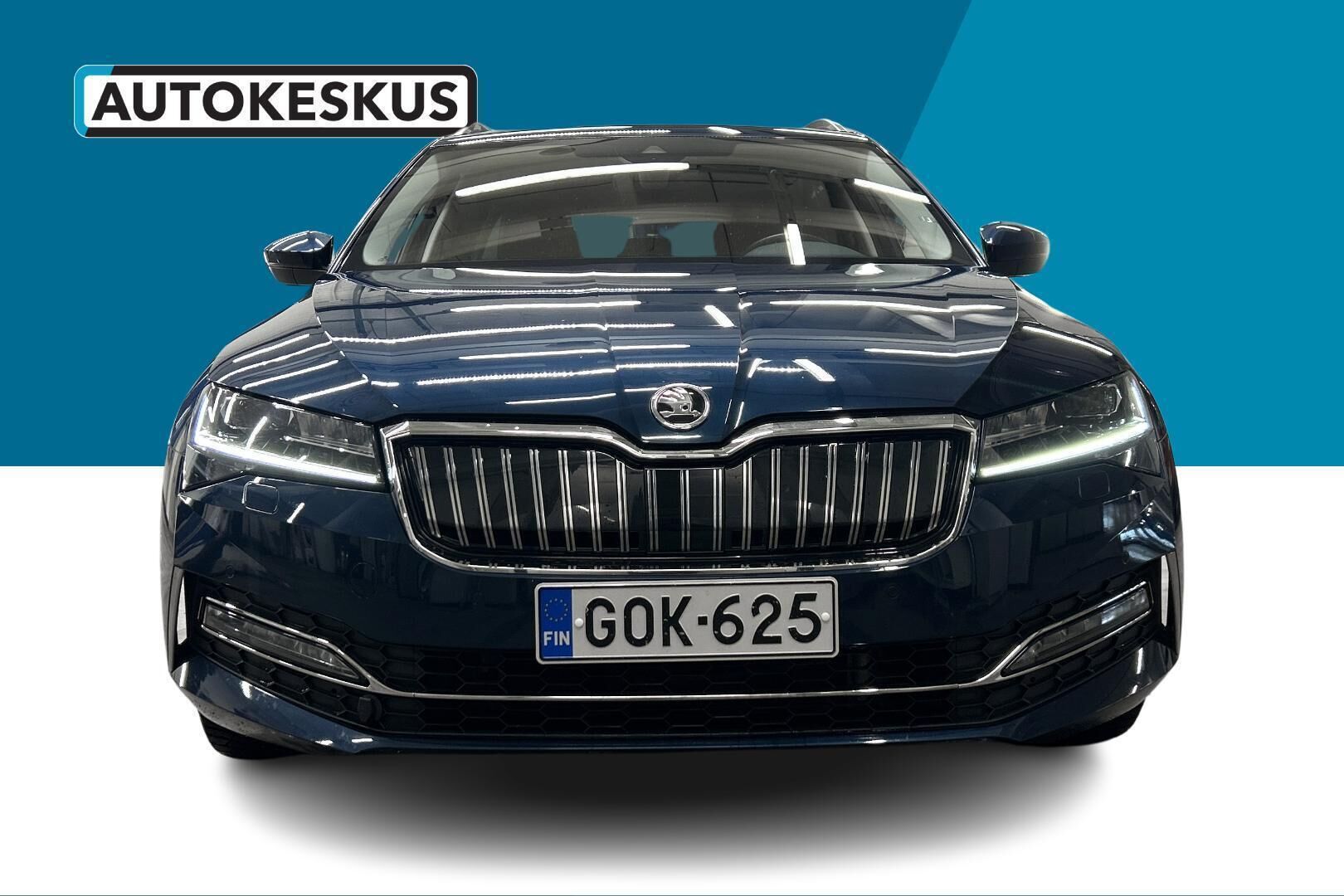 Skoda Superb iso kuva 2