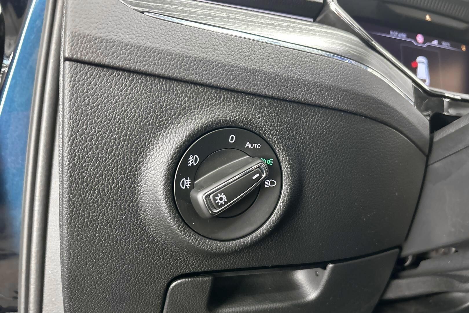 Skoda Superb iso kuva 20