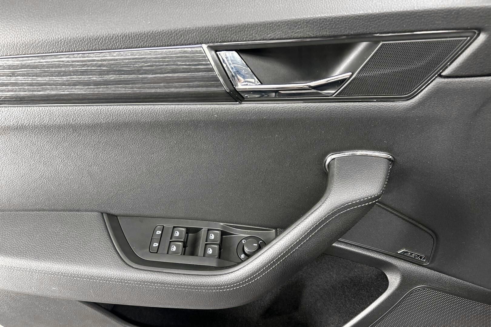 Skoda Superb iso kuva 21