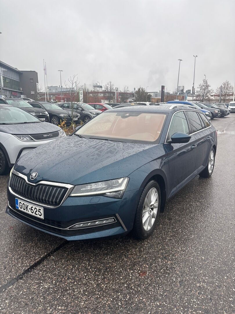 Skoda Superb iso kuva 0
