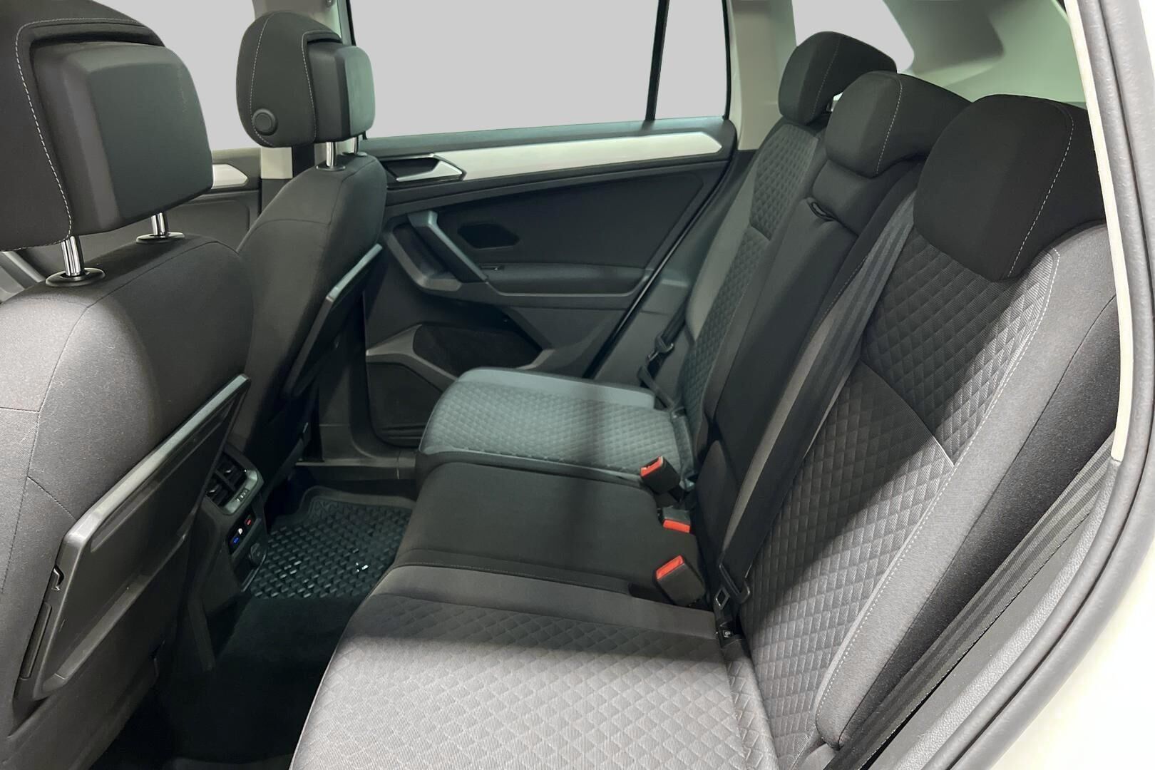 Volkswagen Tiguan iso kuva 10