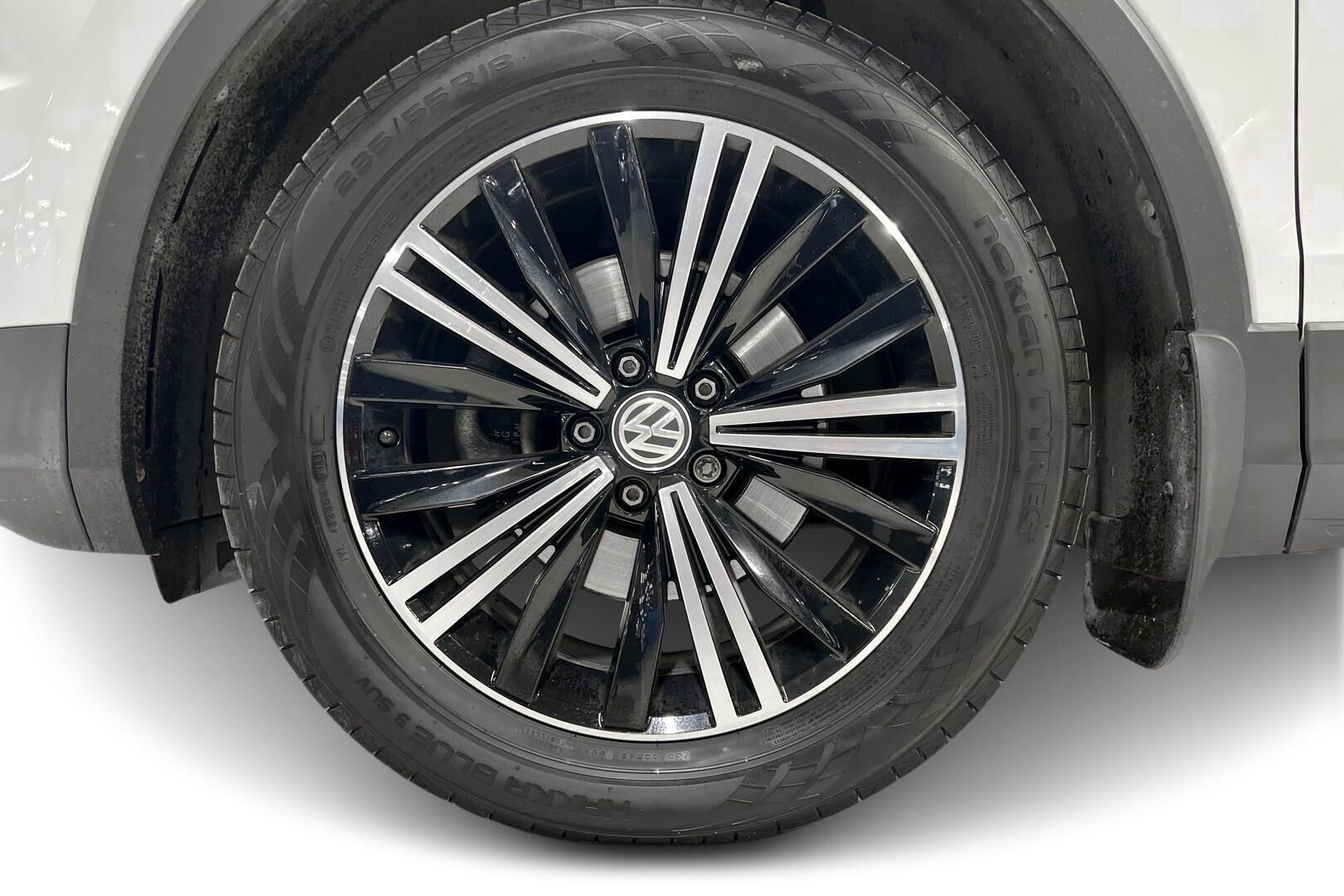 Volkswagen Tiguan iso kuva 13
