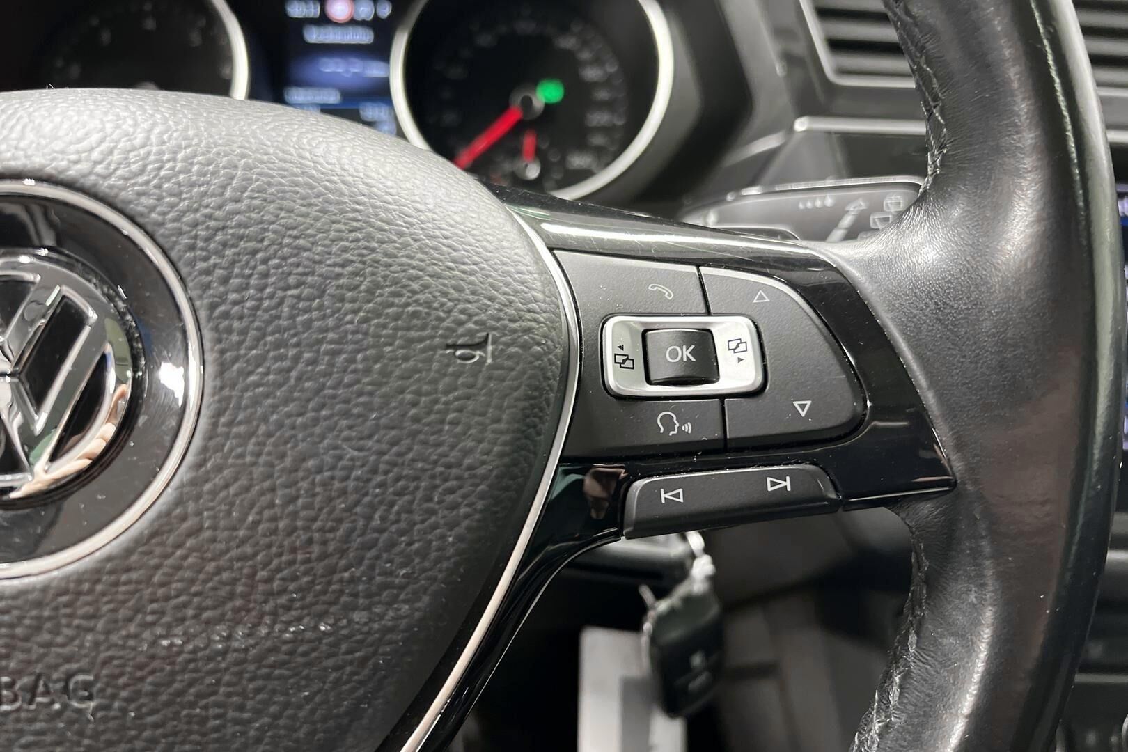 Volkswagen Tiguan iso kuva 17