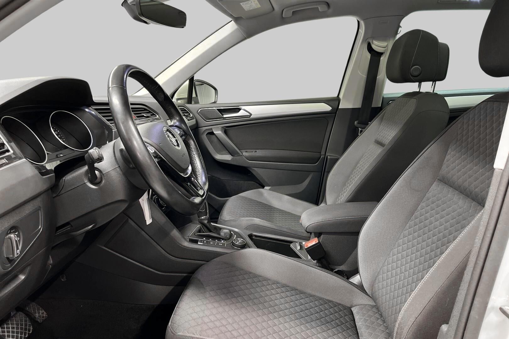 Volkswagen Tiguan iso kuva 9