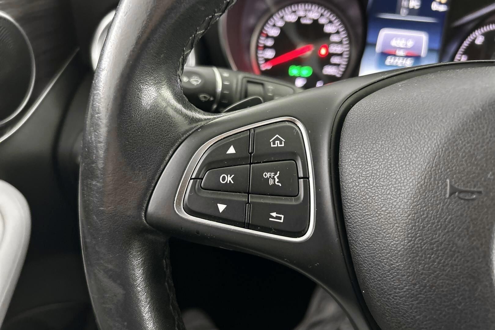 Mercedes-Benz C iso kuva 10