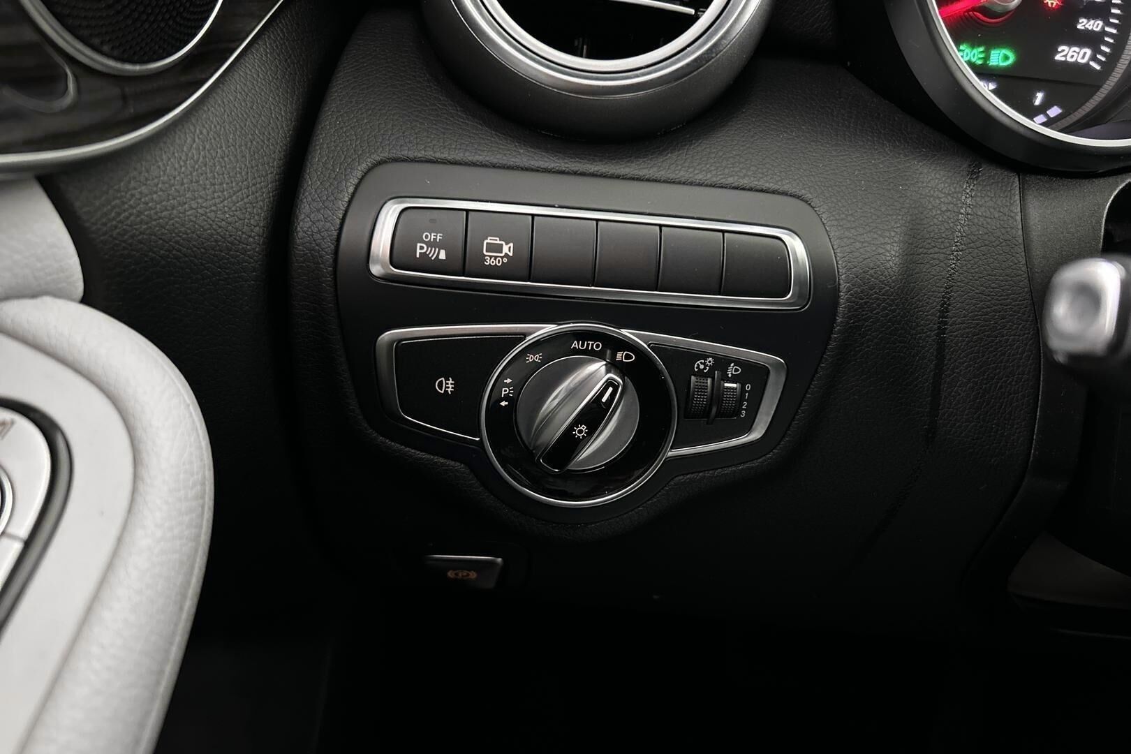 Mercedes-Benz C iso kuva 11