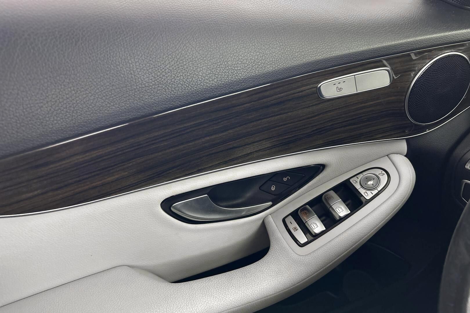 Mercedes-Benz C iso kuva 28