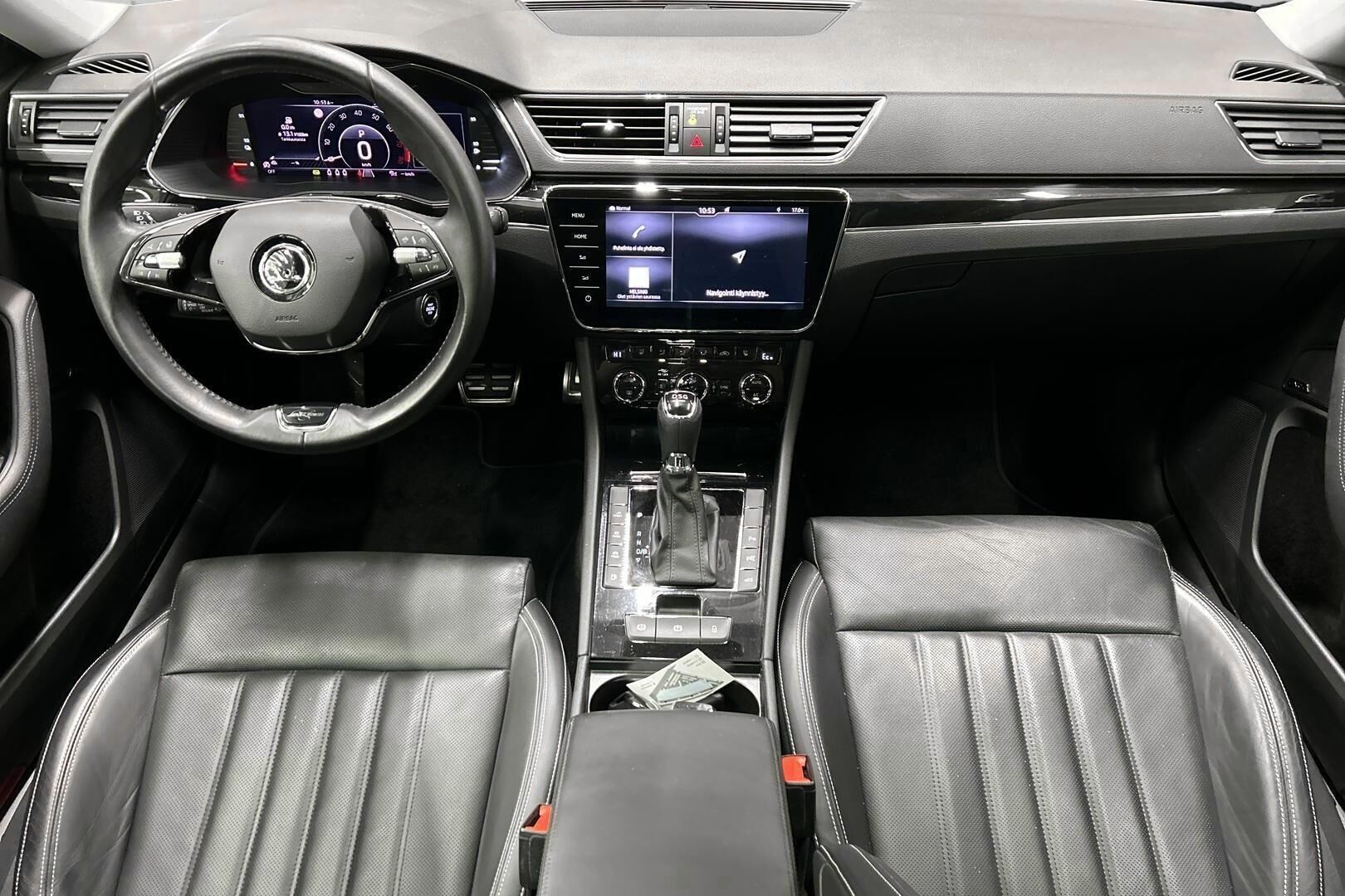Skoda Superb iso kuva 23