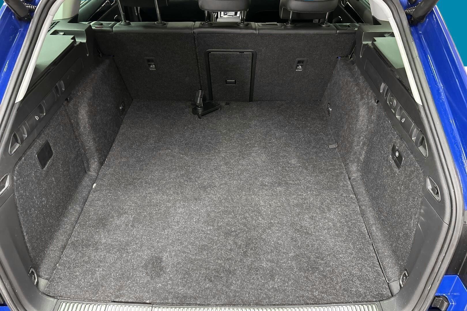 Skoda Superb iso kuva 8