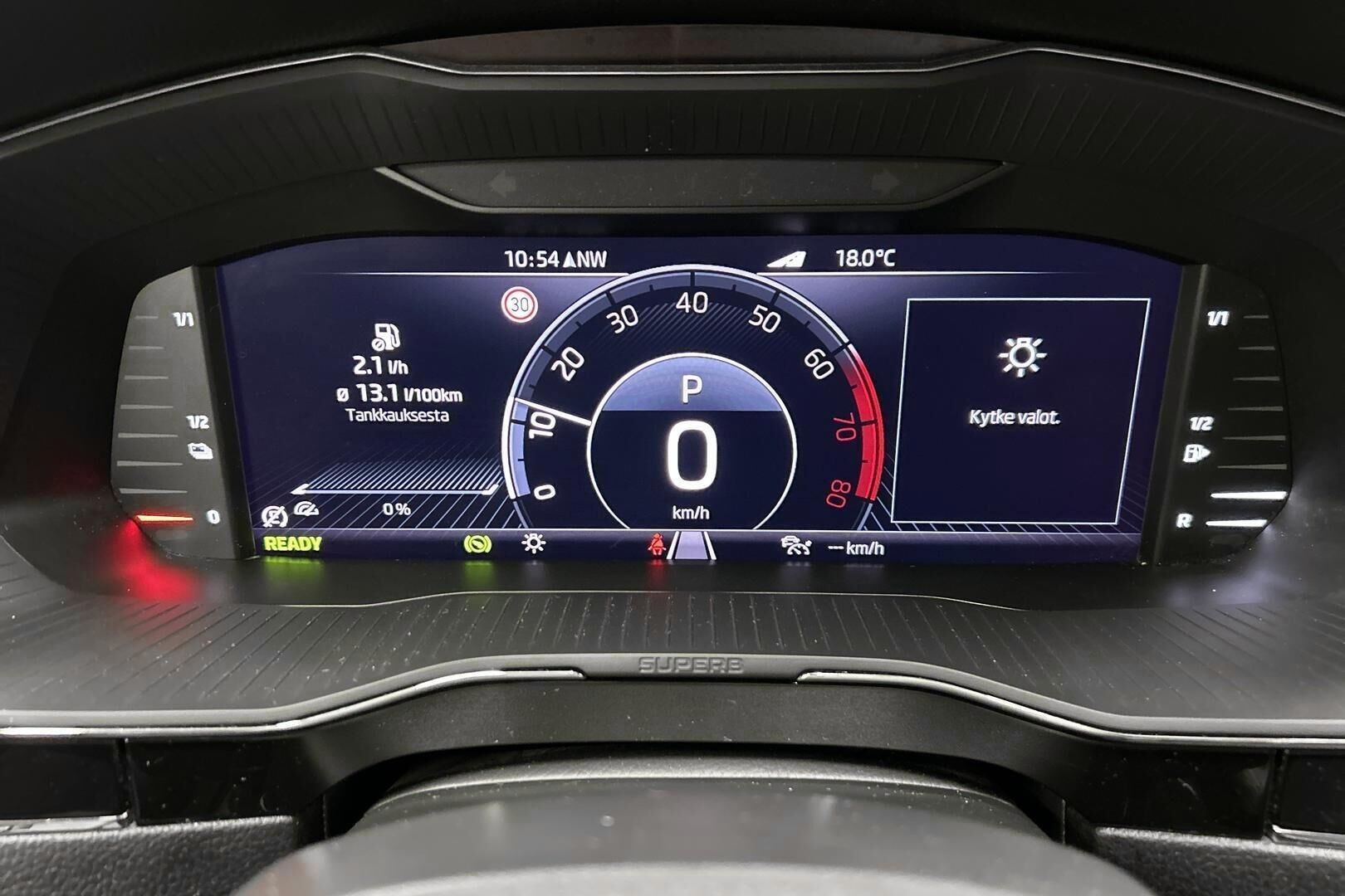 Skoda Superb iso kuva 10
