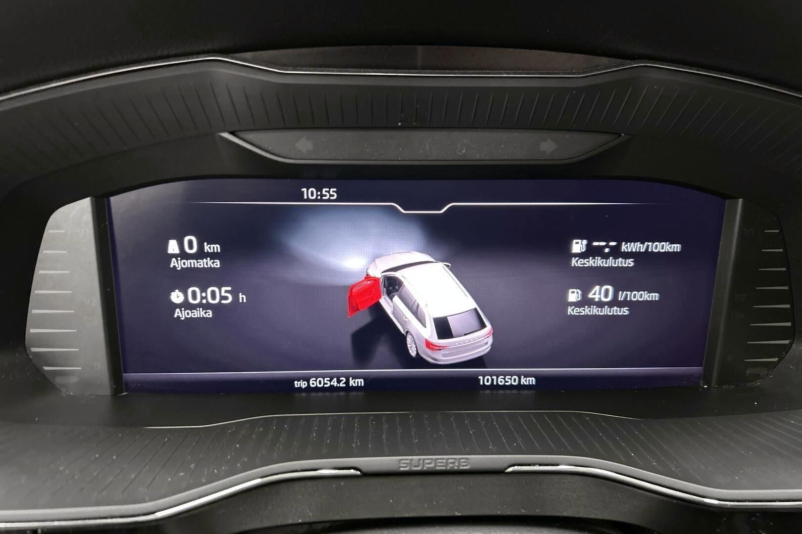 Skoda Superb iso kuva 11