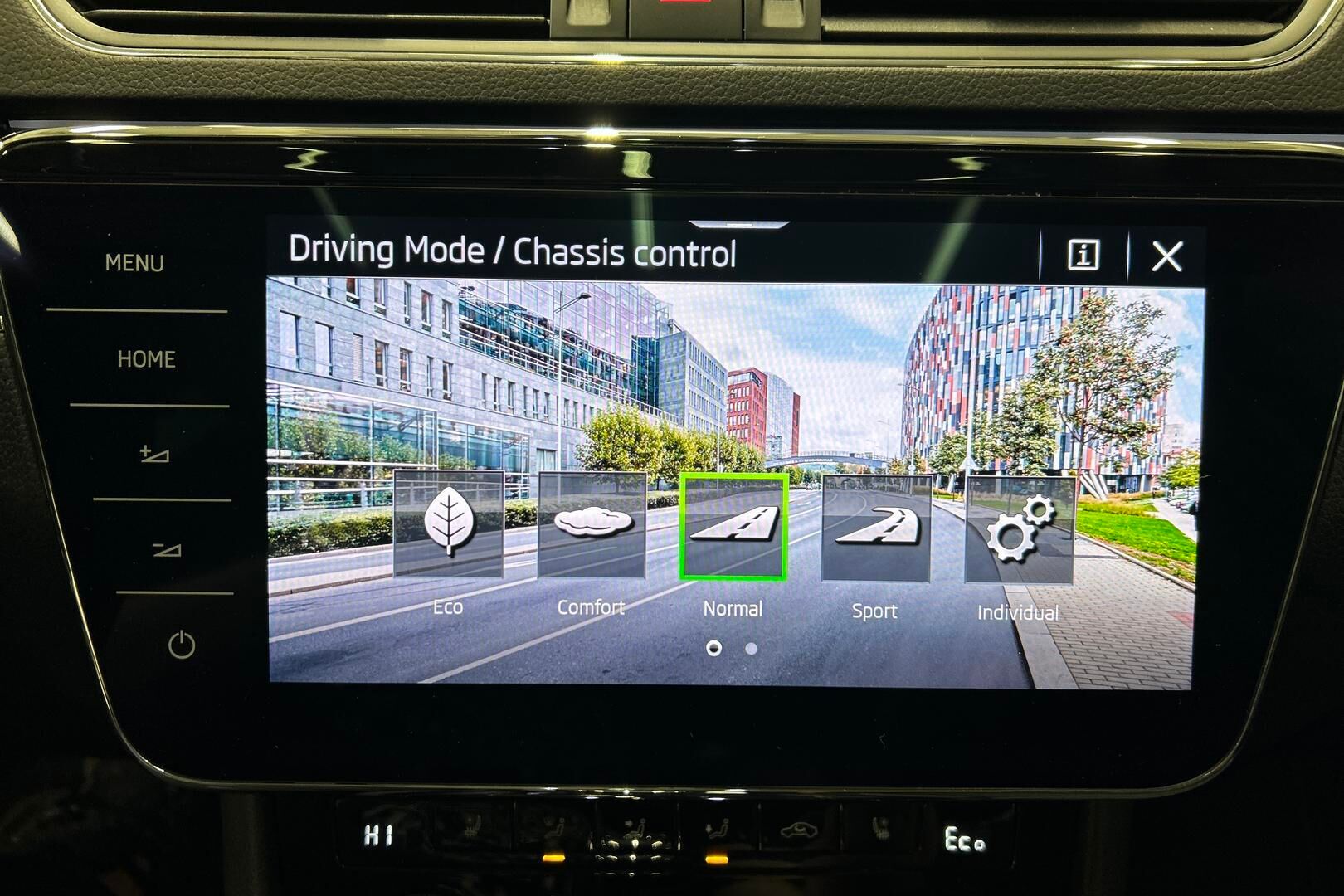 Skoda Superb iso kuva 13