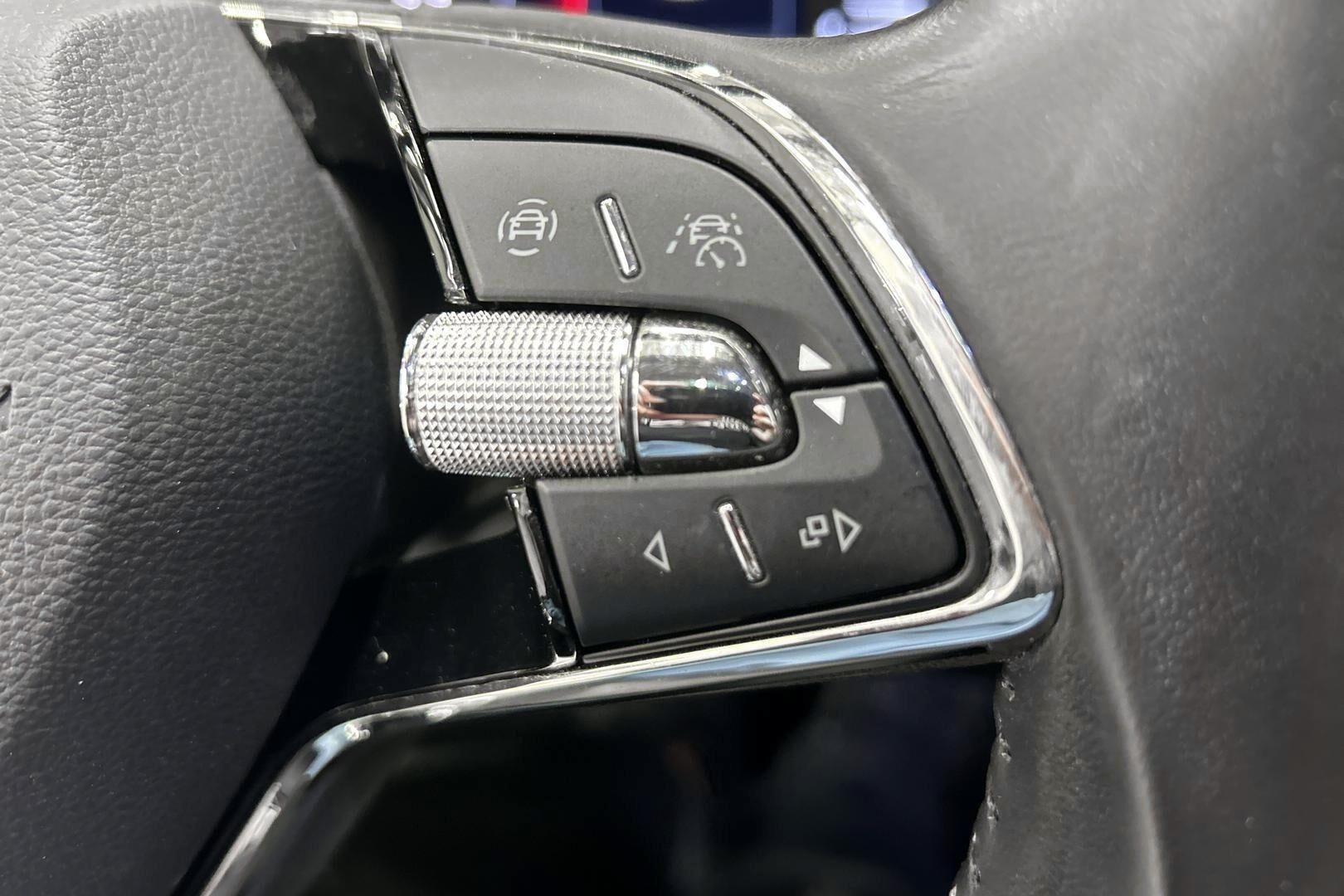 Skoda Superb iso kuva 24