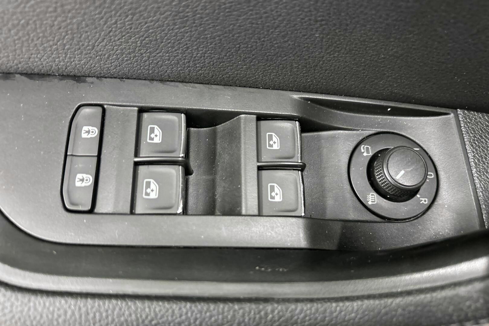 Skoda Superb iso kuva 16