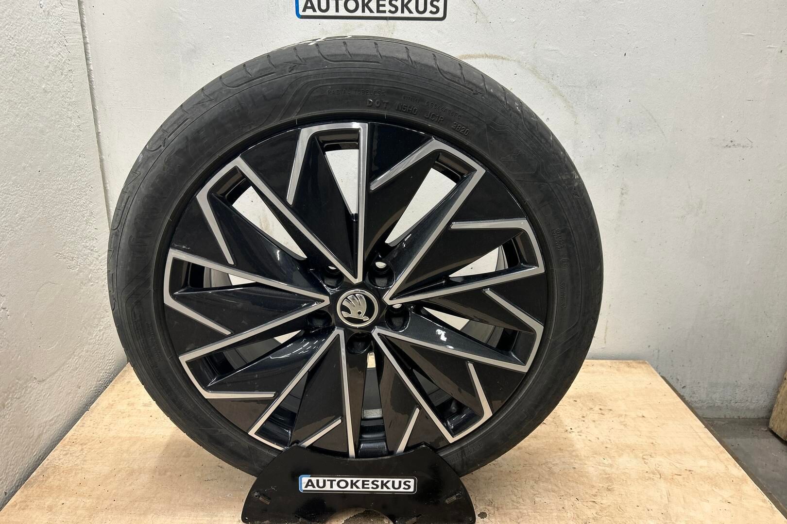 Skoda Superb iso kuva 18