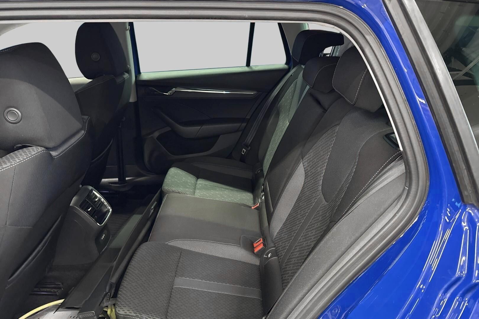 Skoda Octavia iso kuva 10