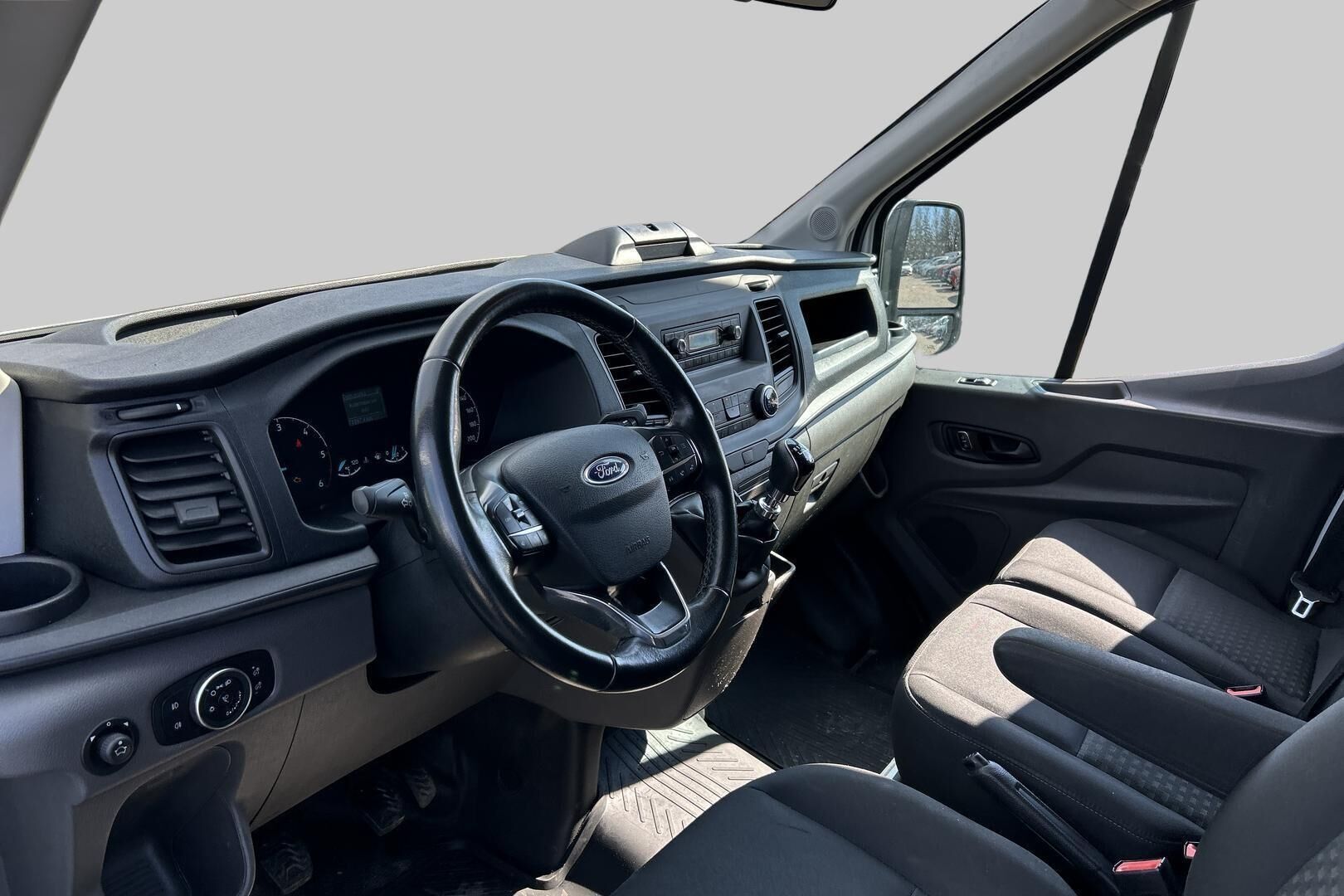 Ford Transit iso kuva 9