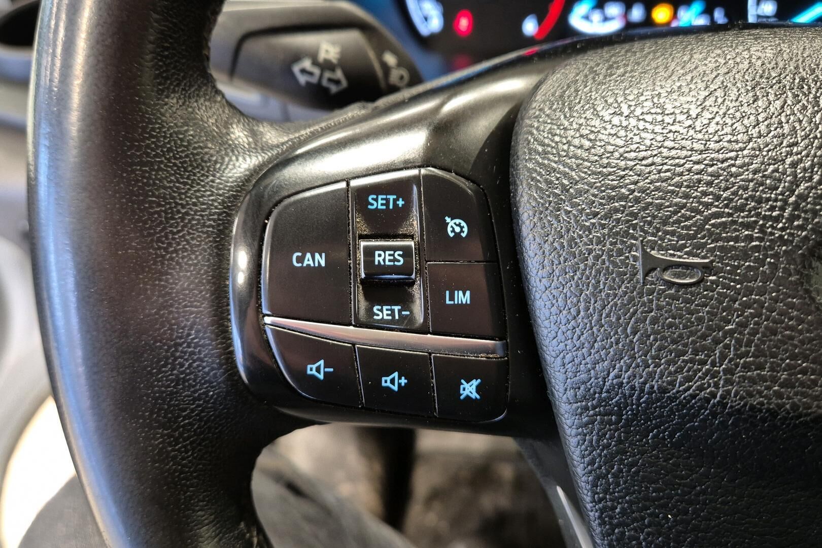 Ford Transit iso kuva 9