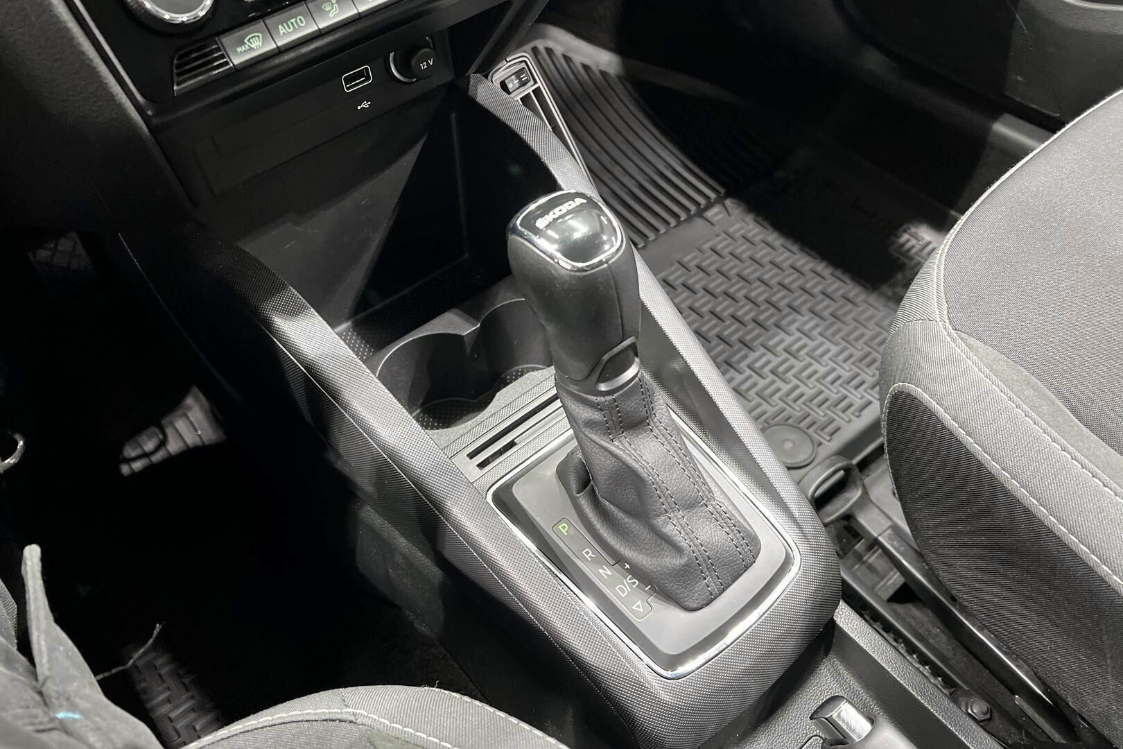 Skoda Fabia iso kuva 18