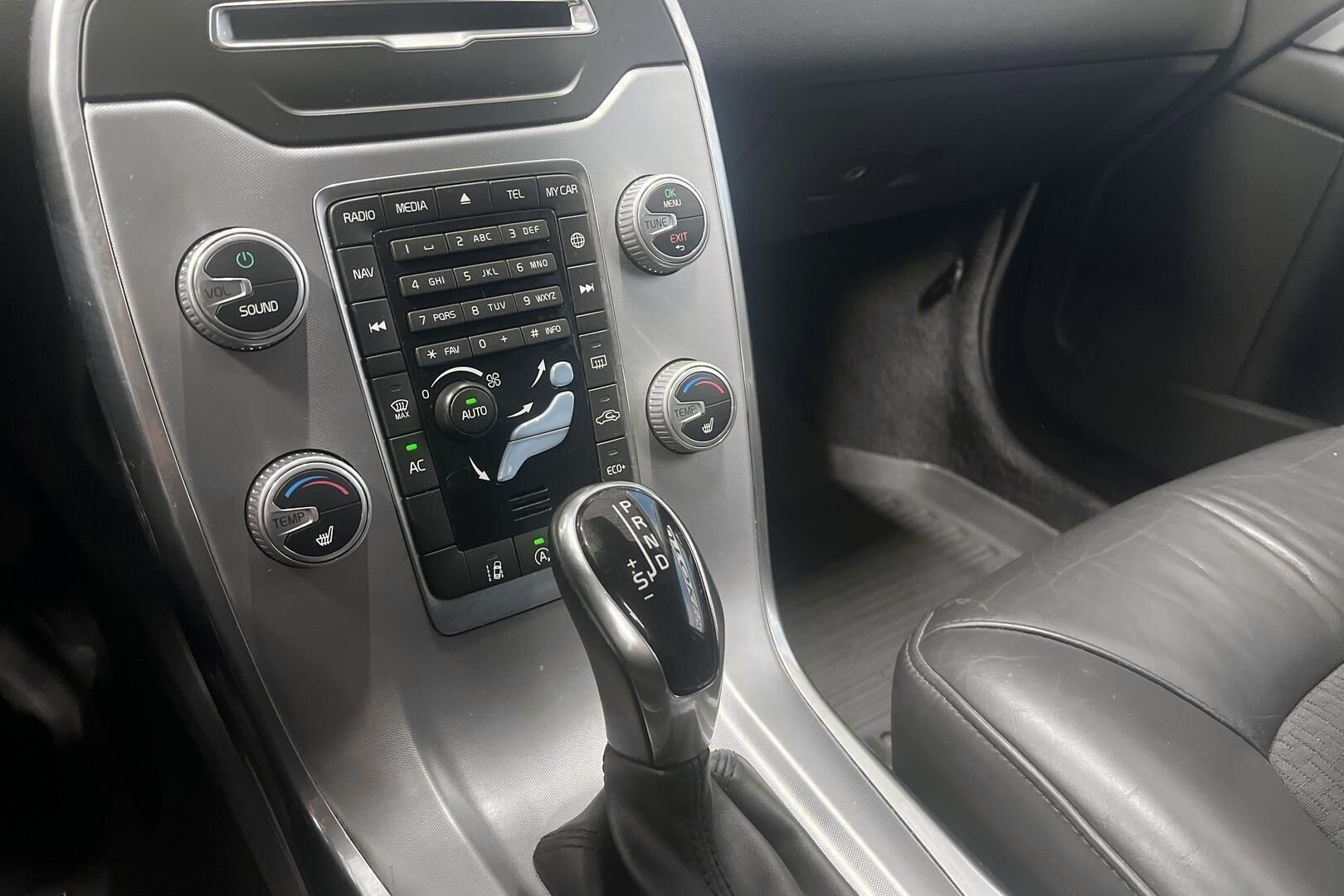 Volvo V70 iso kuva 18