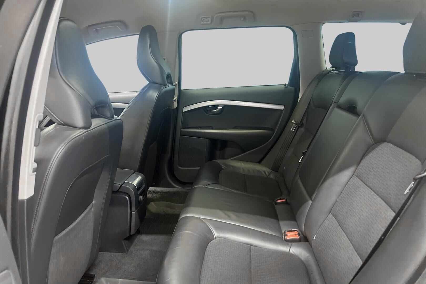 Volvo V70 iso kuva 9