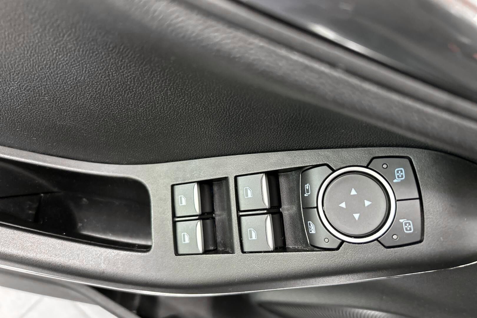 Ford Puma iso kuva 24