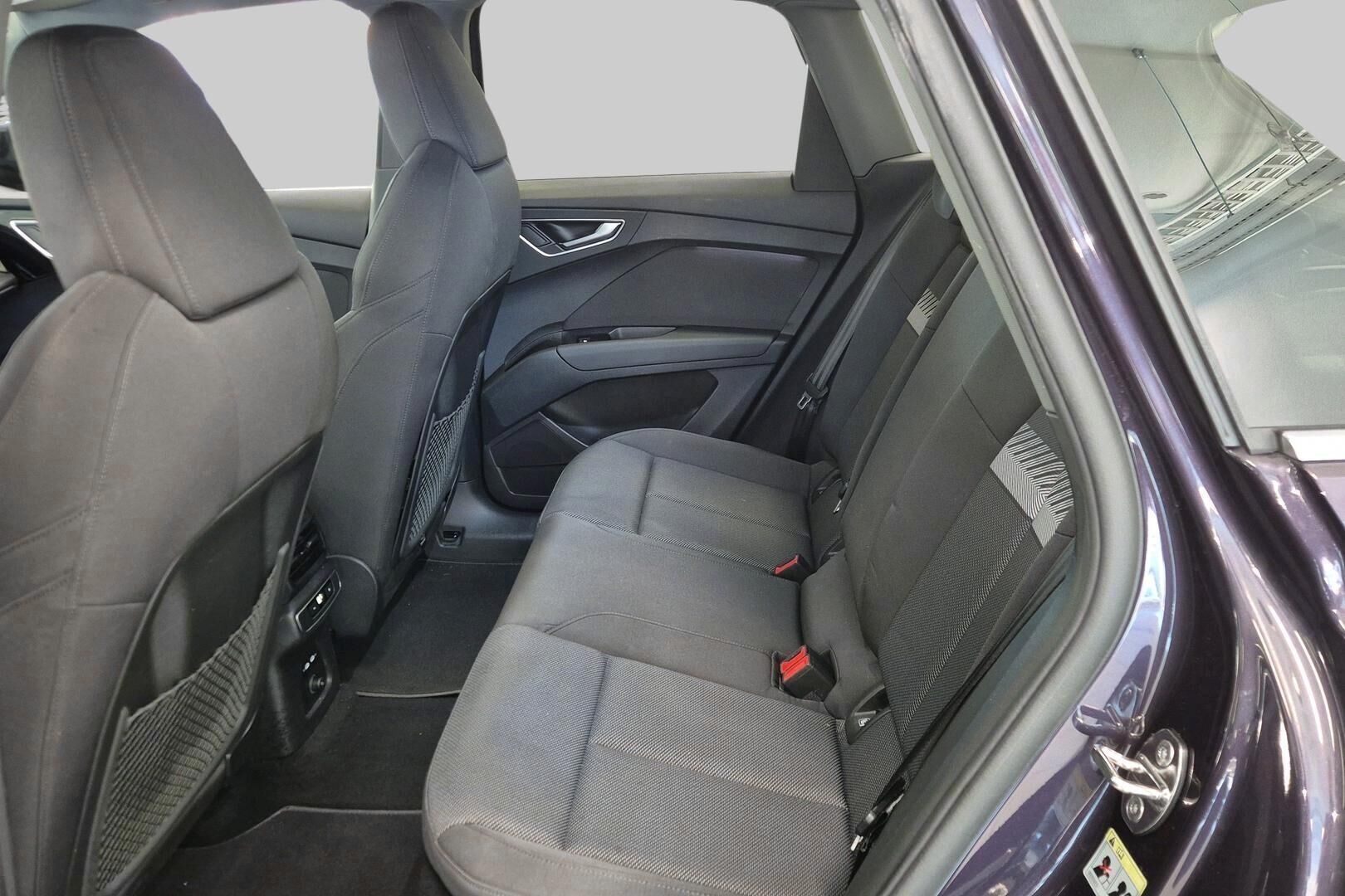 Audi Q4 e-tron iso kuva 24