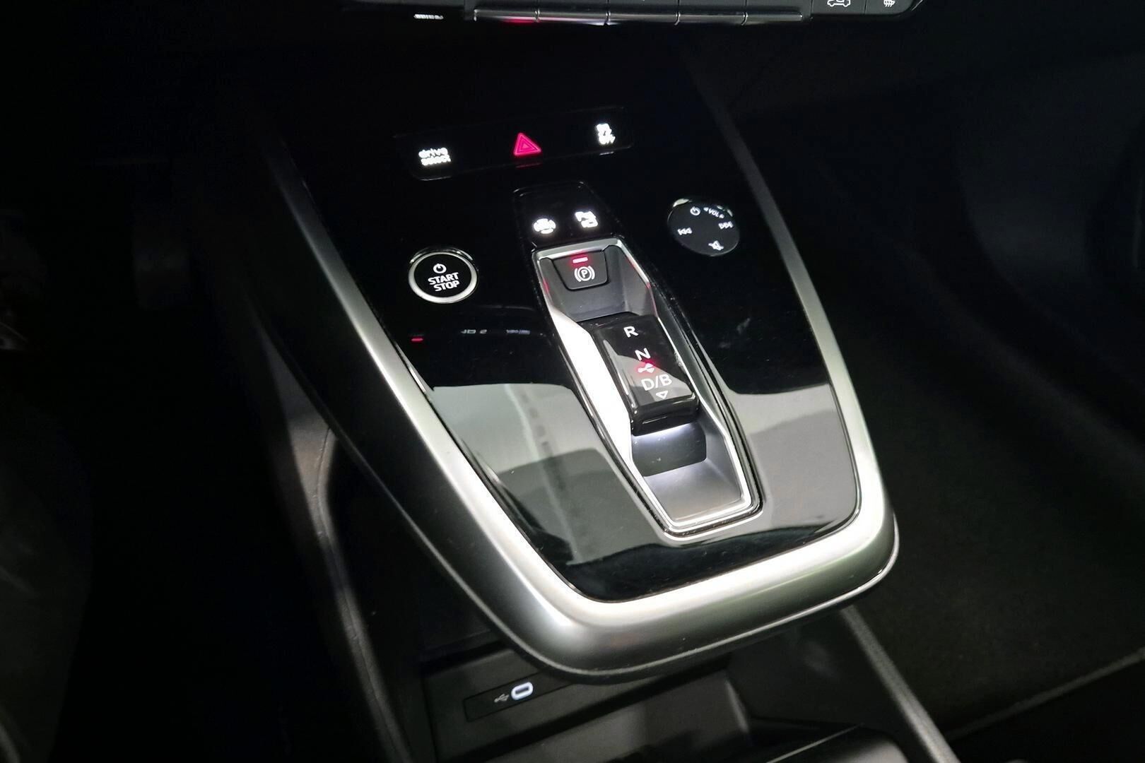 Audi Q4 e-tron iso kuva 14