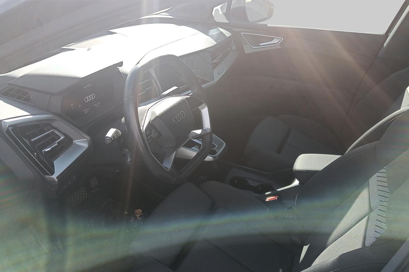 Audi Q4 e-tron iso kuva 2