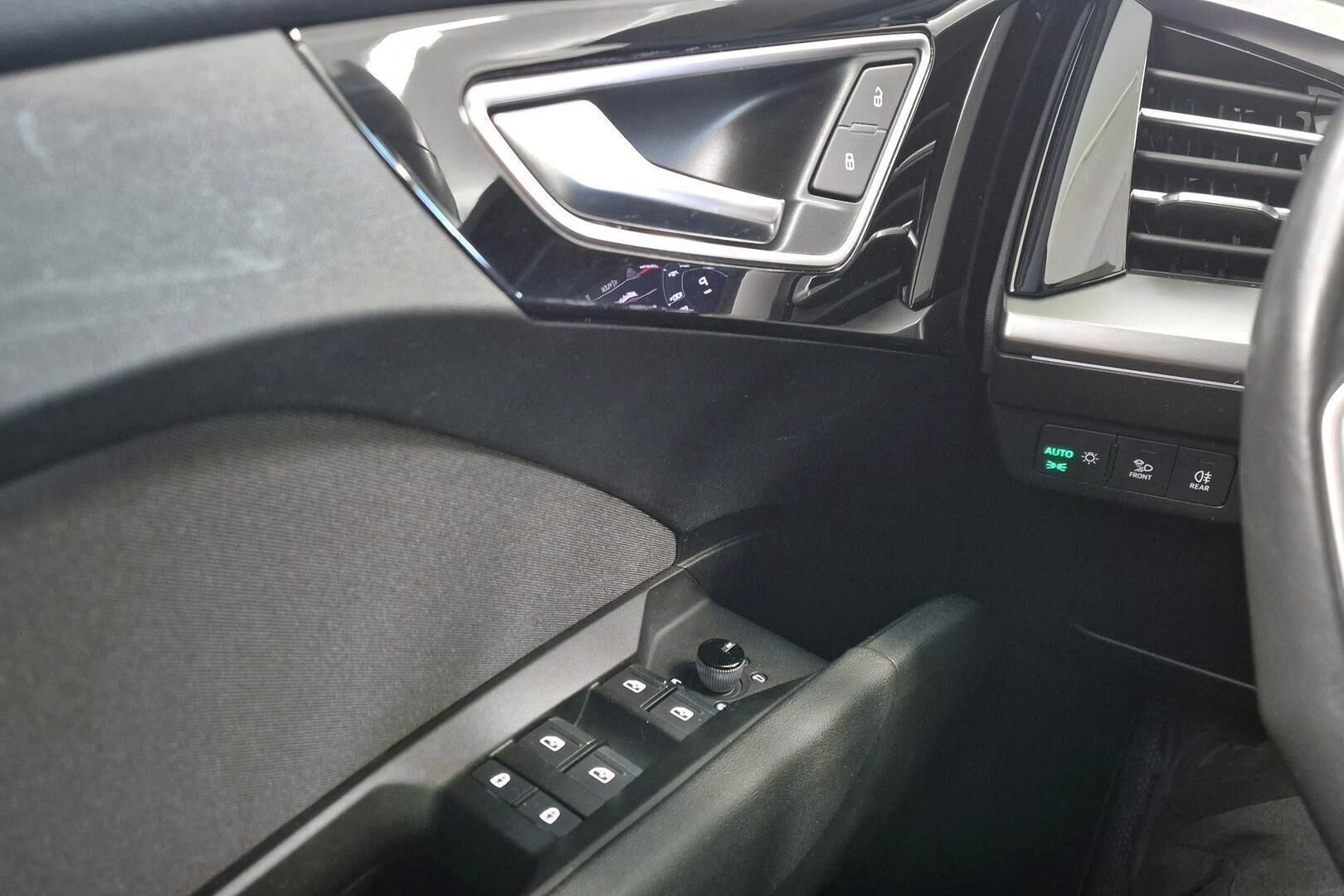 Audi Q4 e-tron iso kuva 17