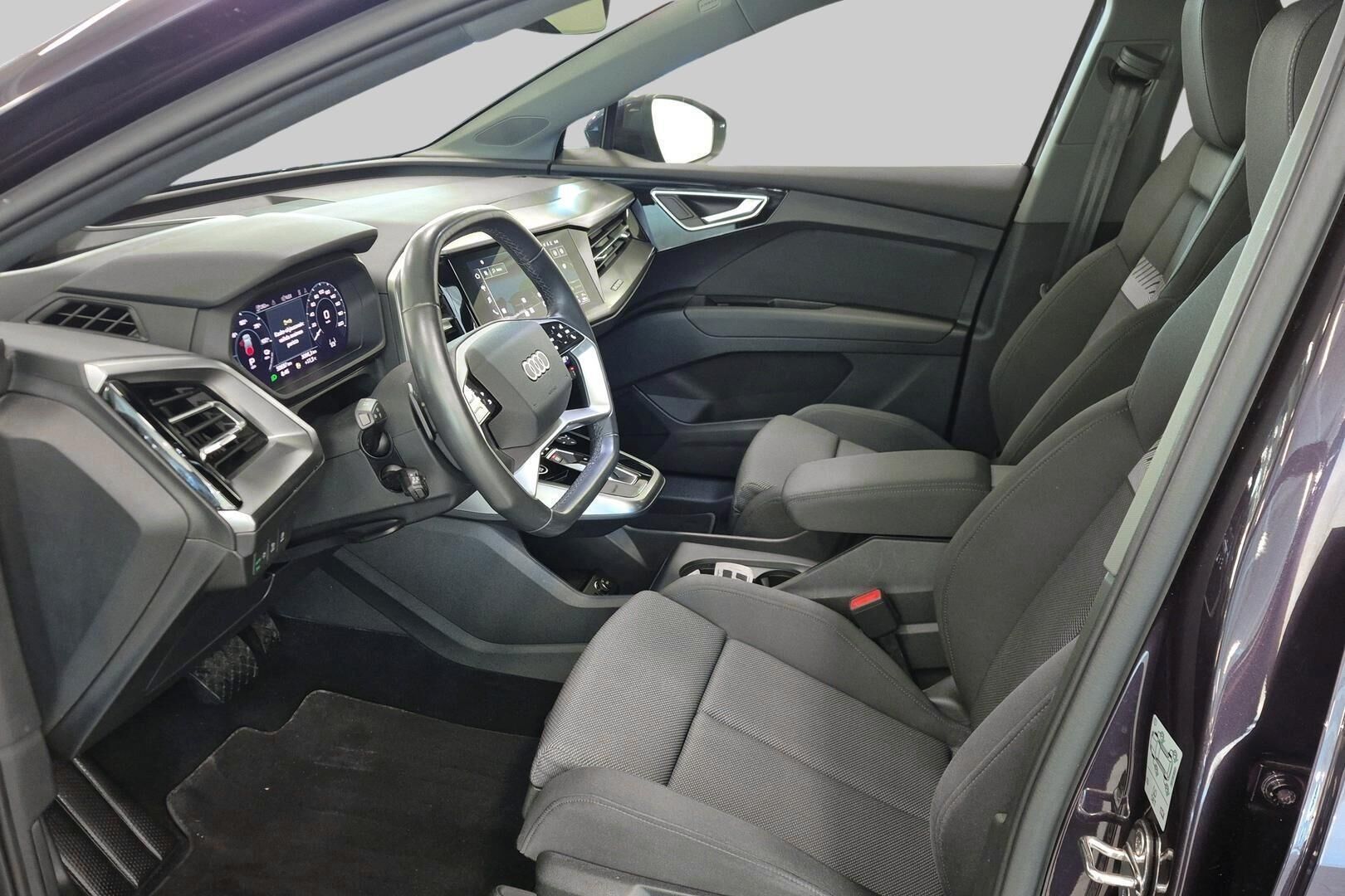 Audi Q4 e-tron iso kuva 8