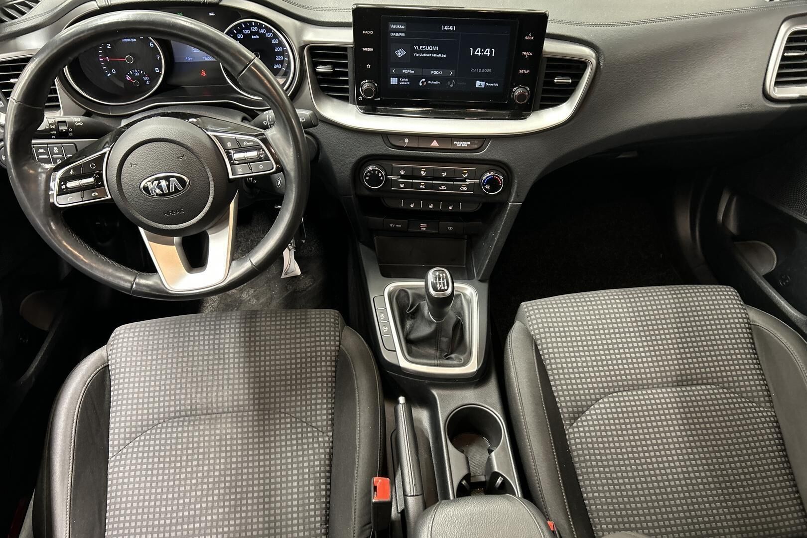 Kia Ceed iso kuva 11