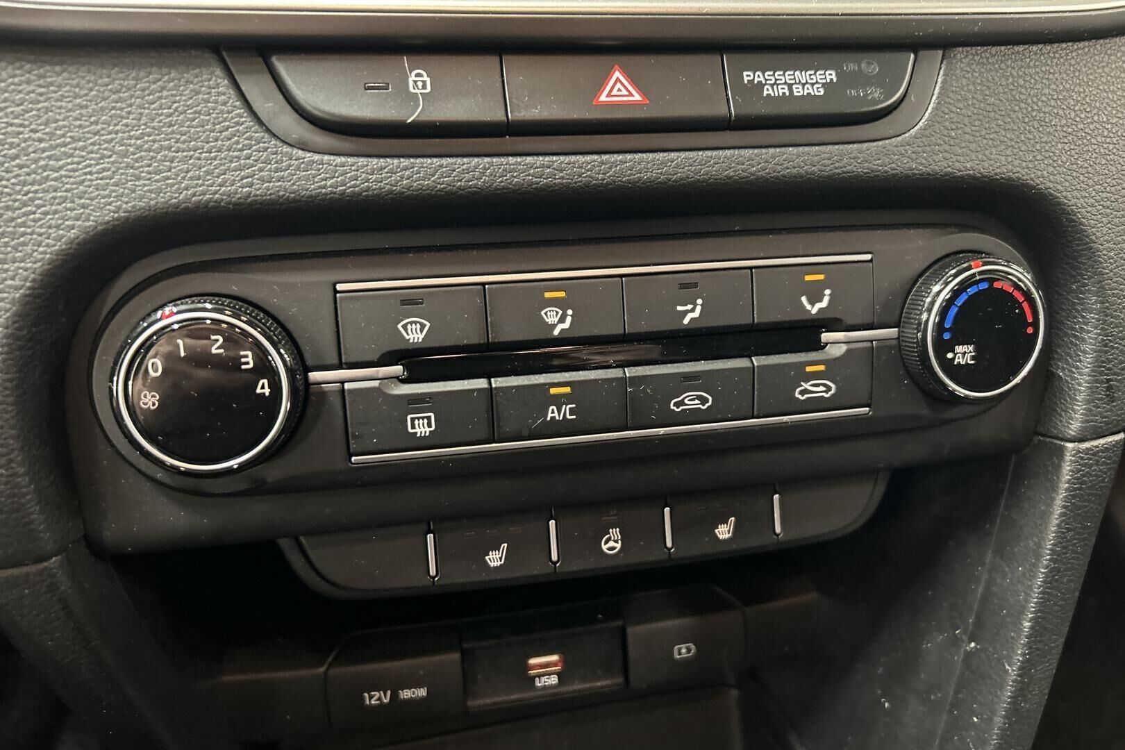 Kia Ceed iso kuva 21